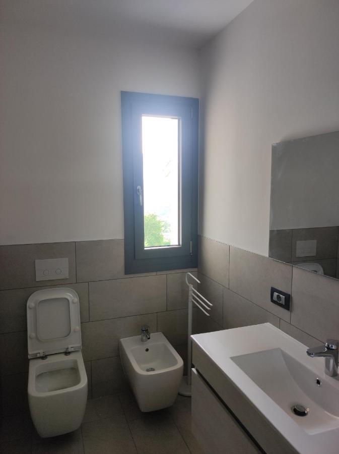 Luminoso Appartamento Vista Lago Solto Collina Exterior foto