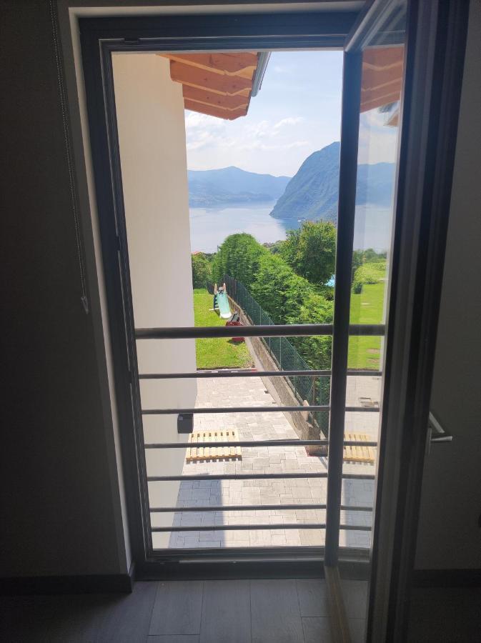 Luminoso Appartamento Vista Lago Solto Collina Exterior foto