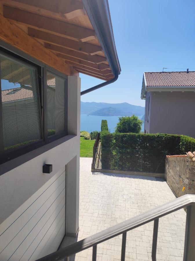 Luminoso Appartamento Vista Lago Solto Collina Exterior foto