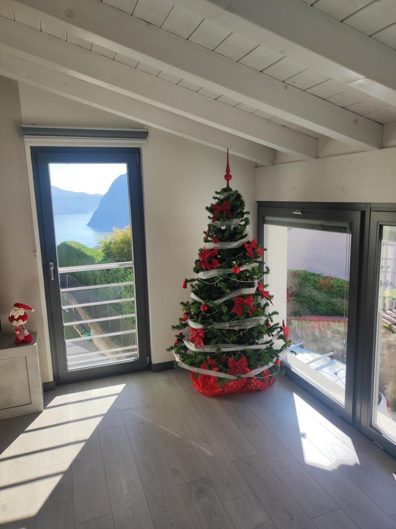 Luminoso Appartamento Vista Lago Solto Collina Exterior foto