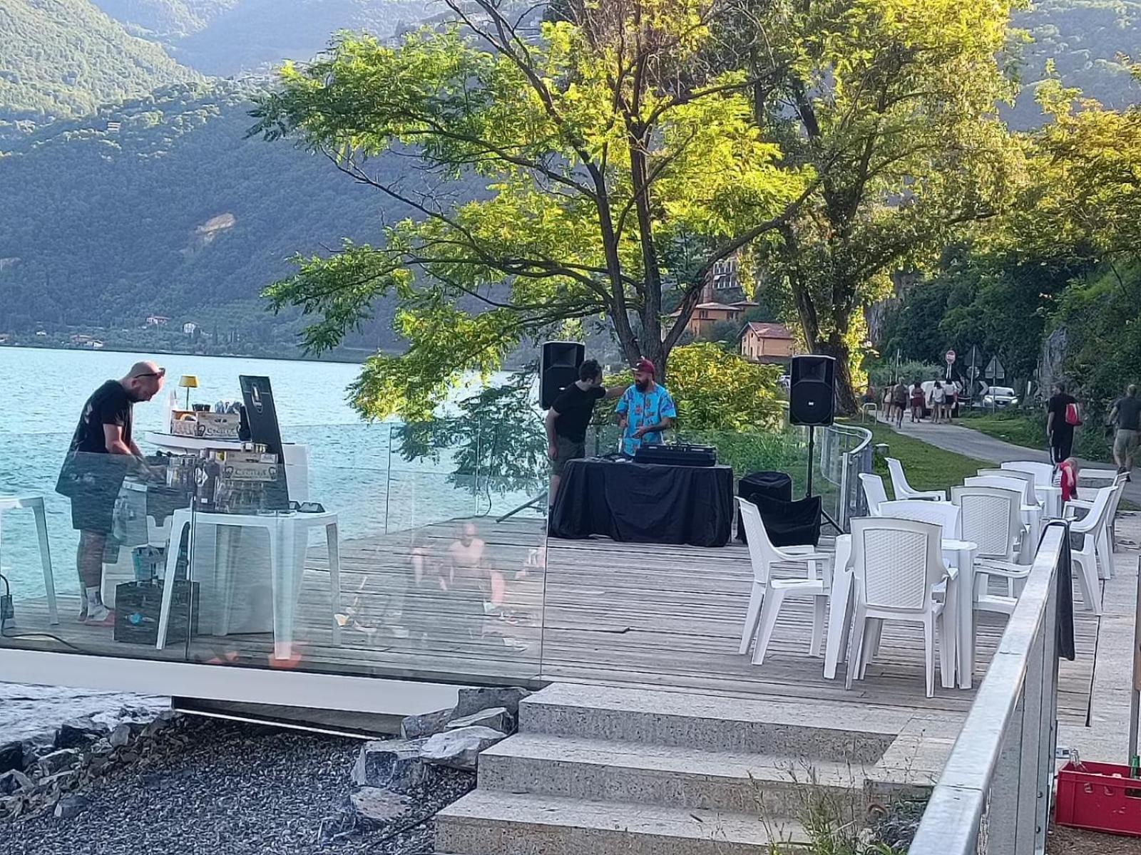 Luminoso Appartamento Vista Lago Solto Collina Exterior foto