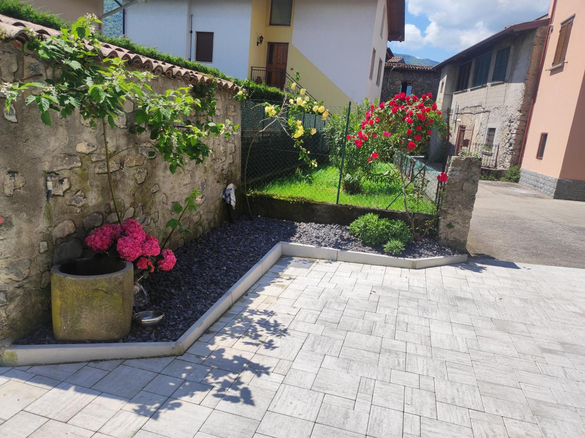 Luminoso Appartamento Vista Lago Solto Collina Exterior foto